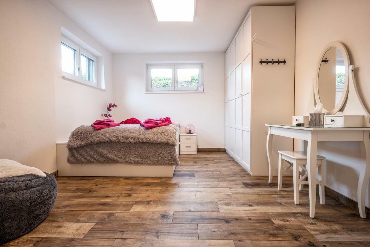 Moderne Souterrain-Wohnung Anif Ngoại thất bức ảnh